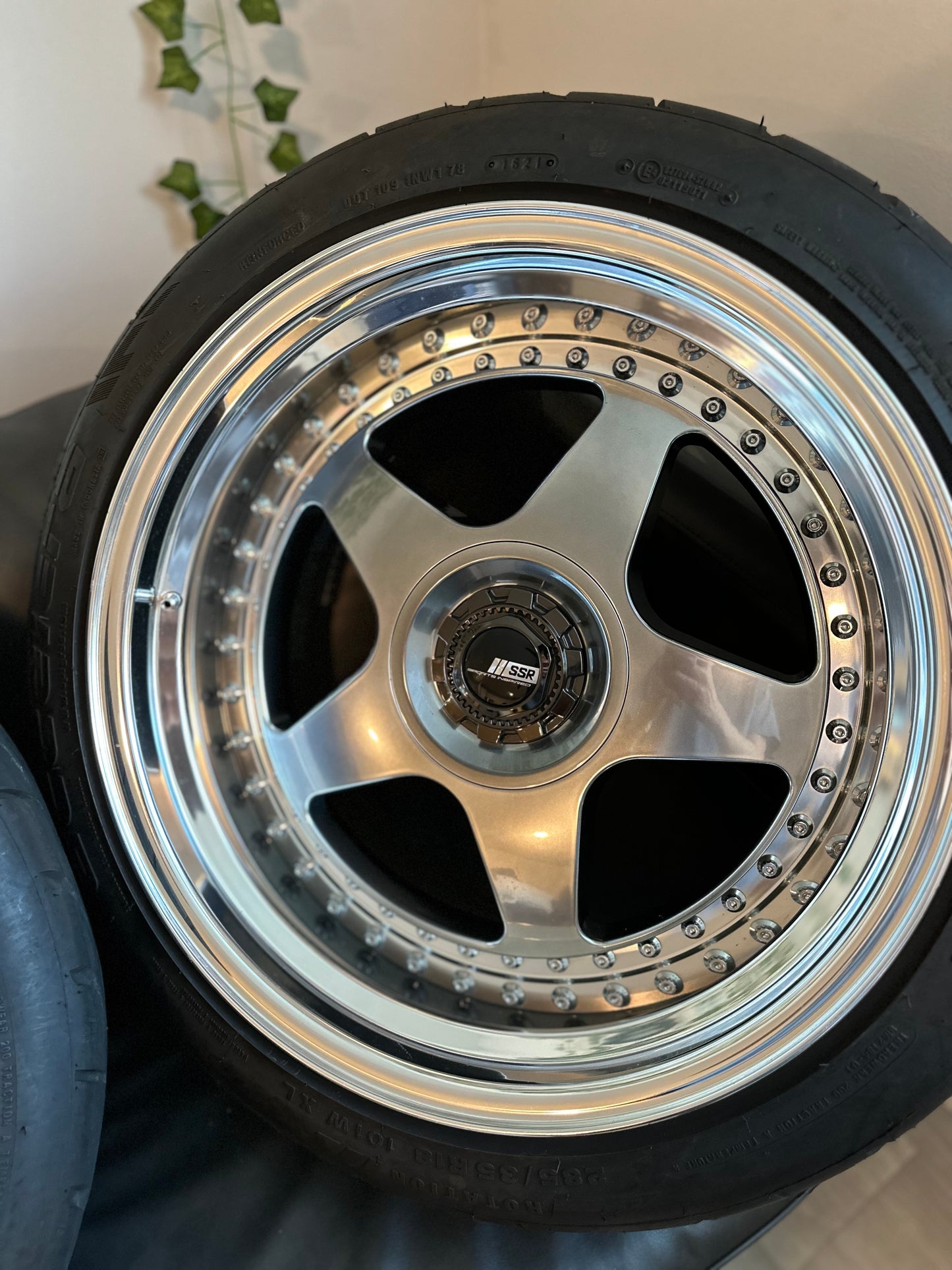 SSR SP6 18 inch 10.5j +18 5x114.3/112